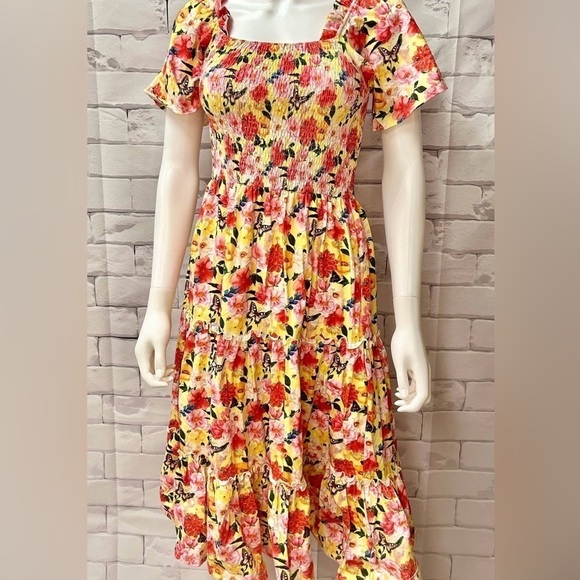 Laree & Co Dresses & Skirts - Laree & Co Hartley Ruffle Smocked Tiered Dress size M New with tags New